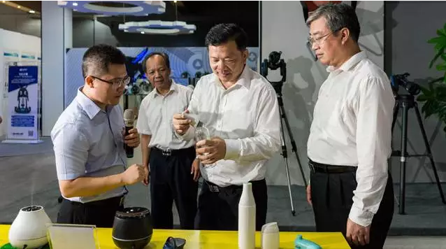 【廣東·佛山】廣東省委常委、宣傳部部長(zhǎng)慎海雄一行考察廣東工業(yè)設(shè)計(jì)城