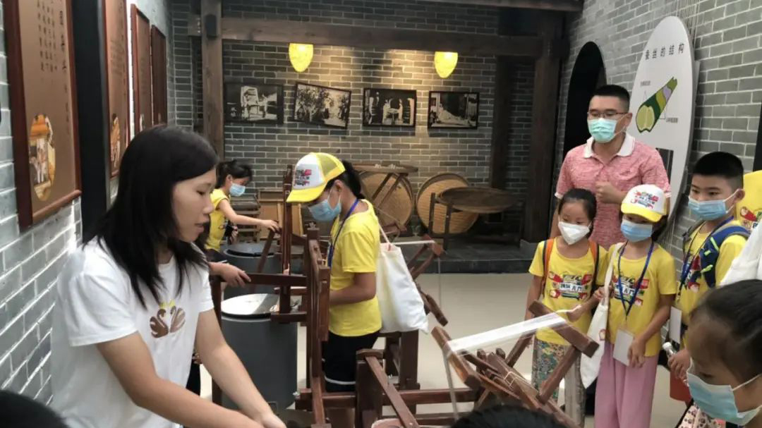 成為創(chuàng)玩無界的小設(shè)計(jì)師！“順江社區(qū)2020青少年敢創(chuàng)夏令營(yíng)”完滿結(jié)營(yíng)