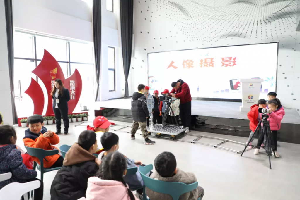 中原工業(yè)設計城舉辦小學生研學活動：走進設計“圈”，感受設計奧妙
