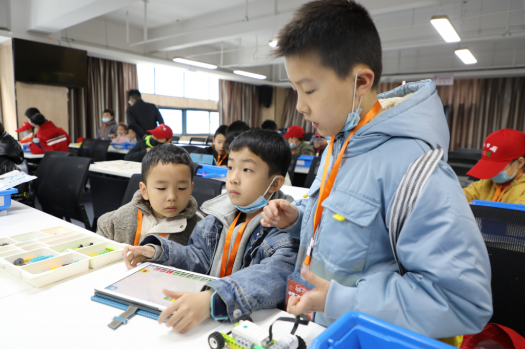 中原工業(yè)設計城舉辦小學生研學活動：走進設計“圈”，感受設計奧妙
