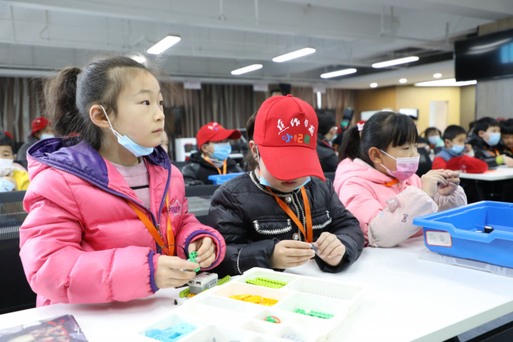 中原工業(yè)設計城舉辦小學生研學活動：走進設計“圈”，感受設計奧妙