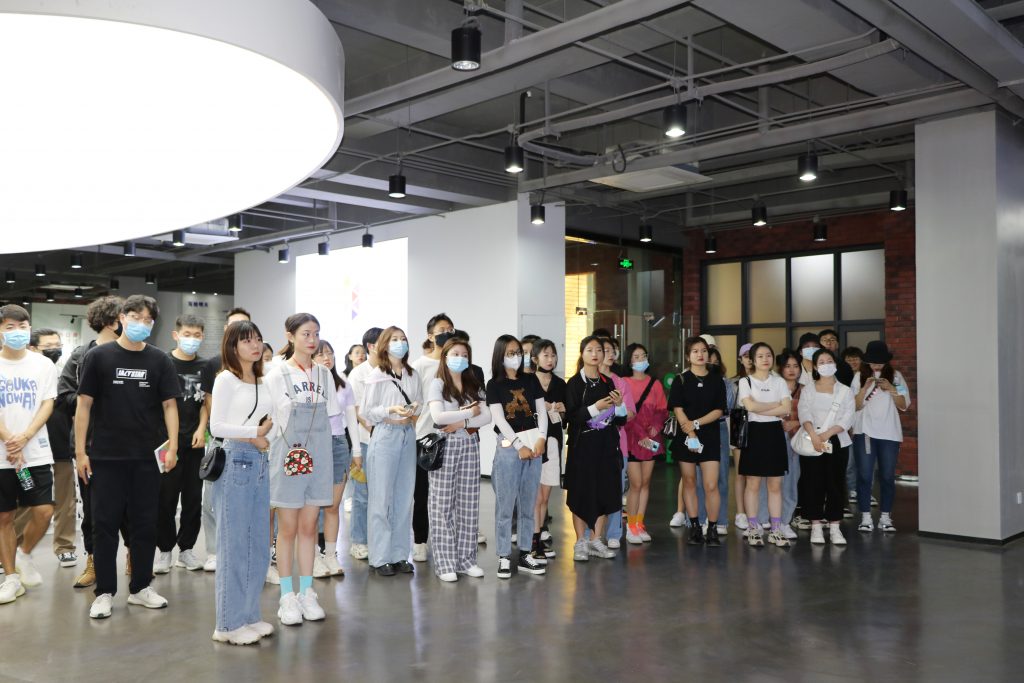 【察研觀設(shè)】山東建筑大學(xué)師生前來(lái)濟(jì)南國(guó)際創(chuàng)新設(shè)計(jì)產(chǎn)業(yè)園研學(xué)考察