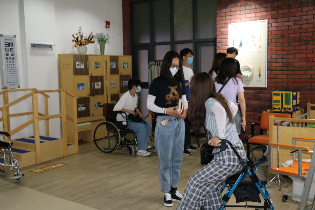 【察研觀設(shè)】山東建筑大學(xué)師生前來(lái)濟(jì)南國(guó)際創(chuàng)新設(shè)計(jì)產(chǎn)業(yè)園研學(xué)考察