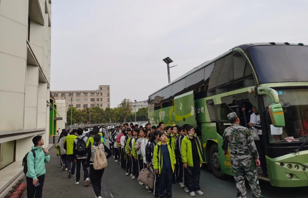 少年強(qiáng)則國強(qiáng)！掌起學(xué)子親密接觸人工智能