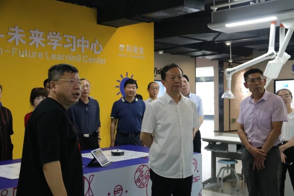 江西省政協常委、提案委員會主任丁曉群調研中部教裝城，他指出...