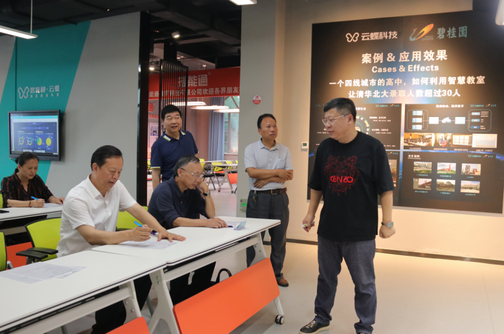 江西省政協常委、提案委員會主任丁曉群調研中部教裝城，他指出...