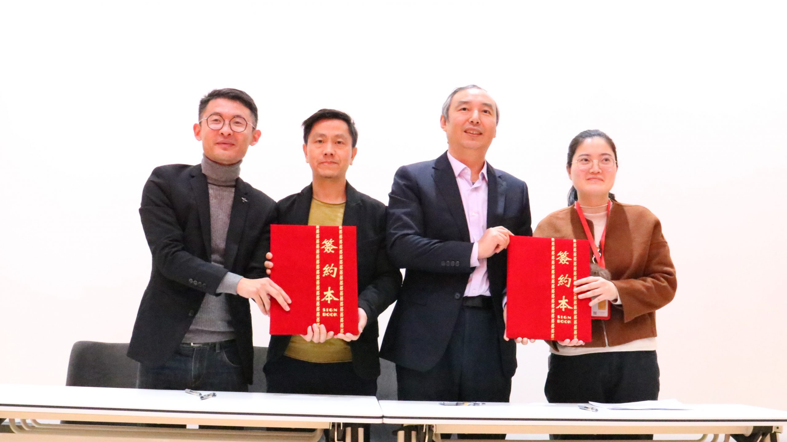 灣區(qū)校企協(xié)同創(chuàng)新賦能產(chǎn)業(yè)發(fā)展對接活動(dòng)暨灣區(qū)設(shè)計(jì)人才聯(lián)合培養(yǎng)簽約儀式成功舉辦