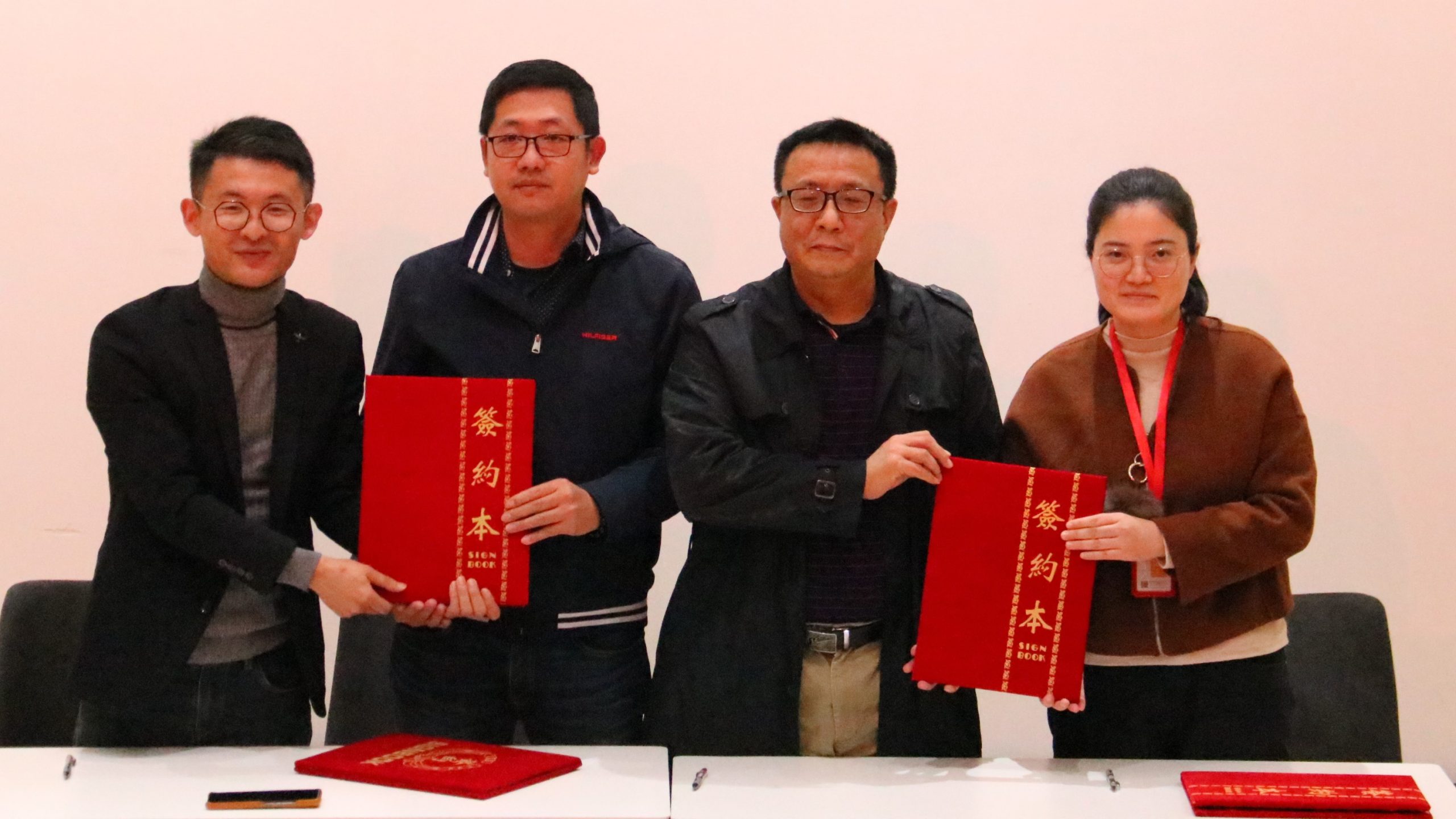 灣區(qū)校企協(xié)同創(chuàng)新賦能產(chǎn)業(yè)發(fā)展對接活動(dòng)暨灣區(qū)設(shè)計(jì)人才聯(lián)合培養(yǎng)簽約儀式成功舉辦