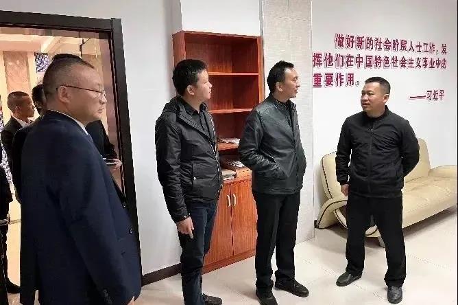 樟樹(shù)市、豐城市新階層聯(lián)誼在設(shè)計(jì)小鎮(zhèn)開(kāi)展