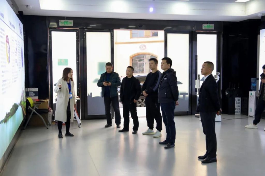 樟樹(shù)市、豐城市新階層聯(lián)誼在設(shè)計(jì)小鎮(zhèn)開(kāi)展