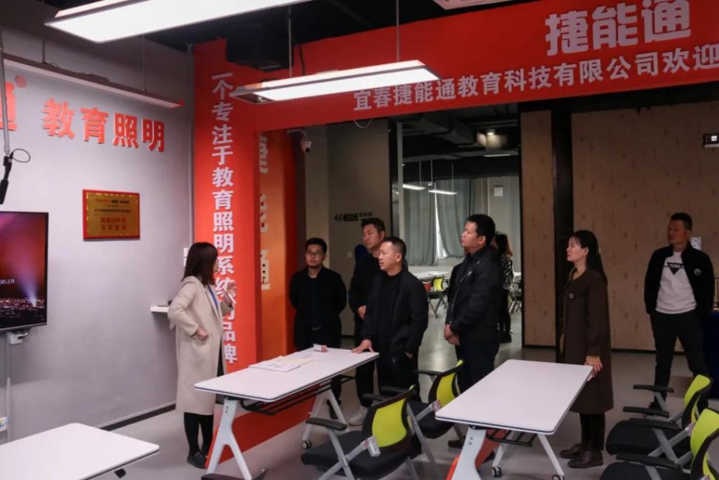 樟樹(shù)市、豐城市新階層聯(lián)誼在設(shè)計(jì)小鎮(zhèn)開(kāi)展
