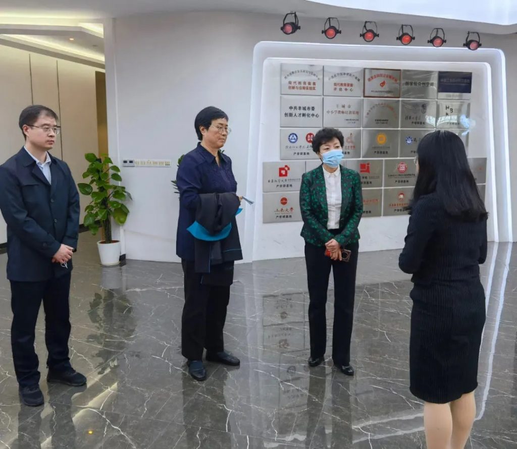 示范區(qū)（高新區(qū)）管委會主任宮衛(wèi)紅率隊前往粵港澳大灣區(qū)教育技術(shù)與裝備協(xié)同創(chuàng)新中心進行參觀考察