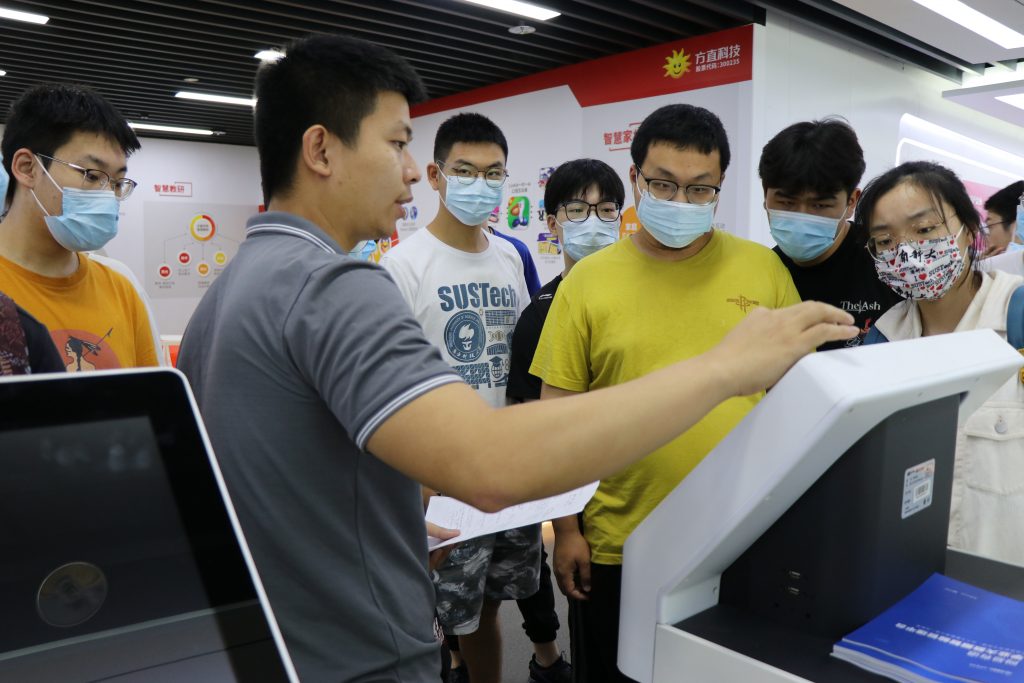 南方科技大學(xué)學(xué)生體驗特色教育裝備