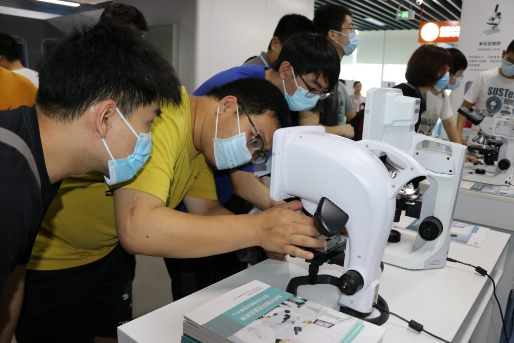 南方科技大學(xué)學(xué)生體驗特色教育裝備