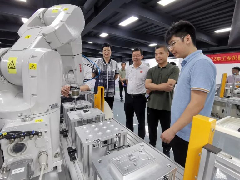 兩個月掌握工業機器人操作，設計城助力北滘培育智造人才！