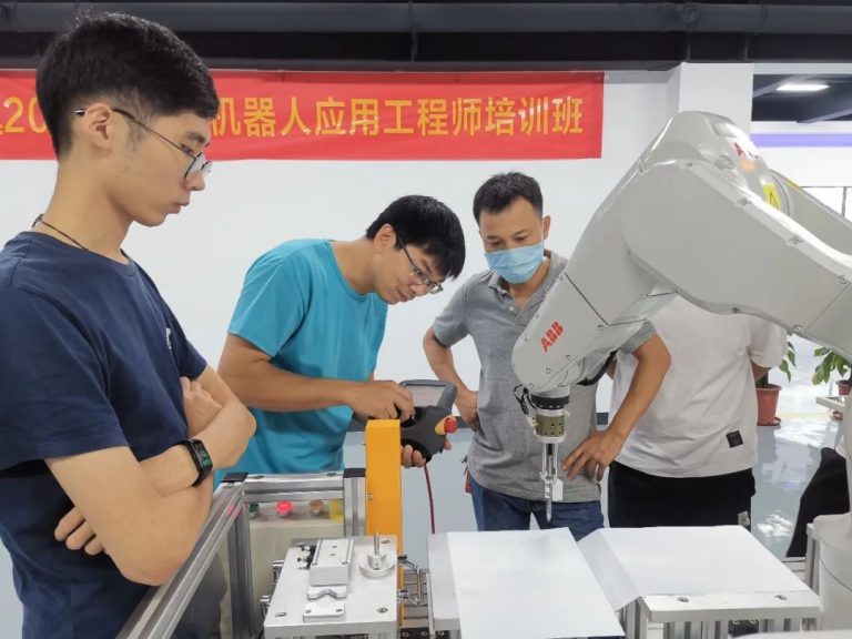 兩個月掌握工業機器人操作，設計城助力北滘培育智造人才！