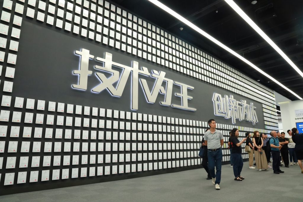 “漫走設計”打卡深圳 探索設計之都的創(chuàng)新密碼